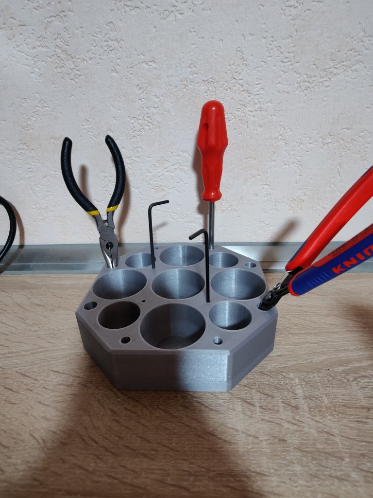 screw tool organizer by taerholmes tools organizers gadget toolholder screwdriver screwdriverholder tinkering screwnut 3D print model - Mito3D