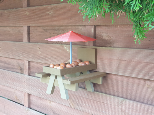 piknik yeri sincap duvara monte by kollu ev halkı bahçe besleyici masası 3d print model - Mito3D