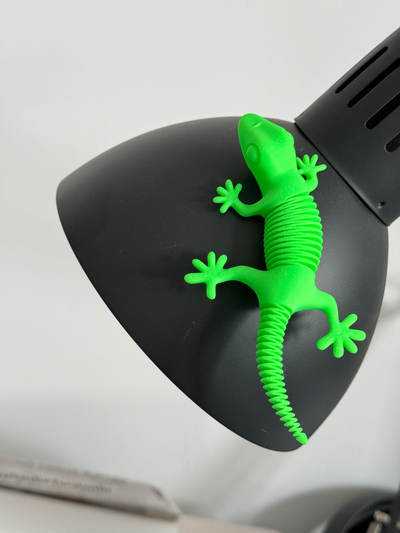súper magnético flexi geco remezclado by paulbpunkt miniaturas animales imán cocina refrigerador lagartija animal juguete articulado 3d print model - Mito3D