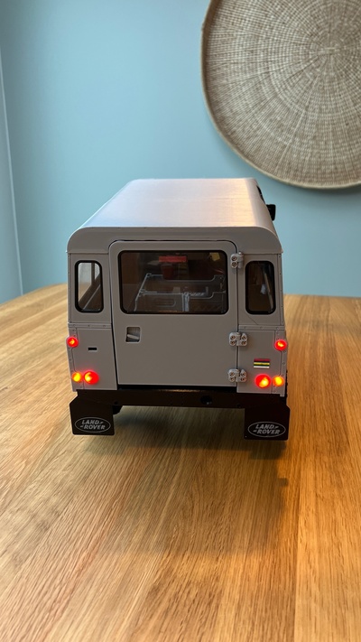 3dsets kara 4x4 vagon arka tekerlekli ev delikler led ışıklar yeniden karıştırılmış by bazwolff hobi kendin yap robotik 3dsetsmodel5 3d print model - Mito3D