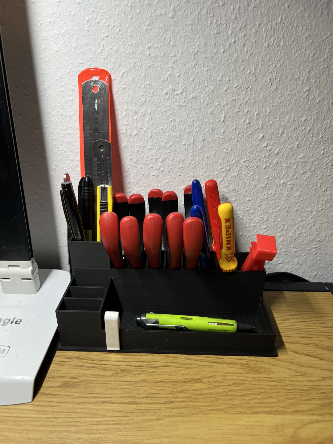 escritorio organizador 3d impresora mini cortador alicates by m redepenning accesorios 3D print model - Mito3D