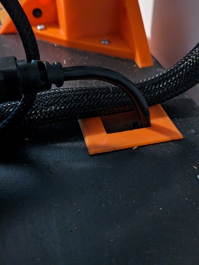 quadrado cordão orifício cobrir bainha by beirofalone 3d impressora acessórios recinto 3dprinter gerenciamento cabos 3dprinterenclosure 3d print model - Mito3D