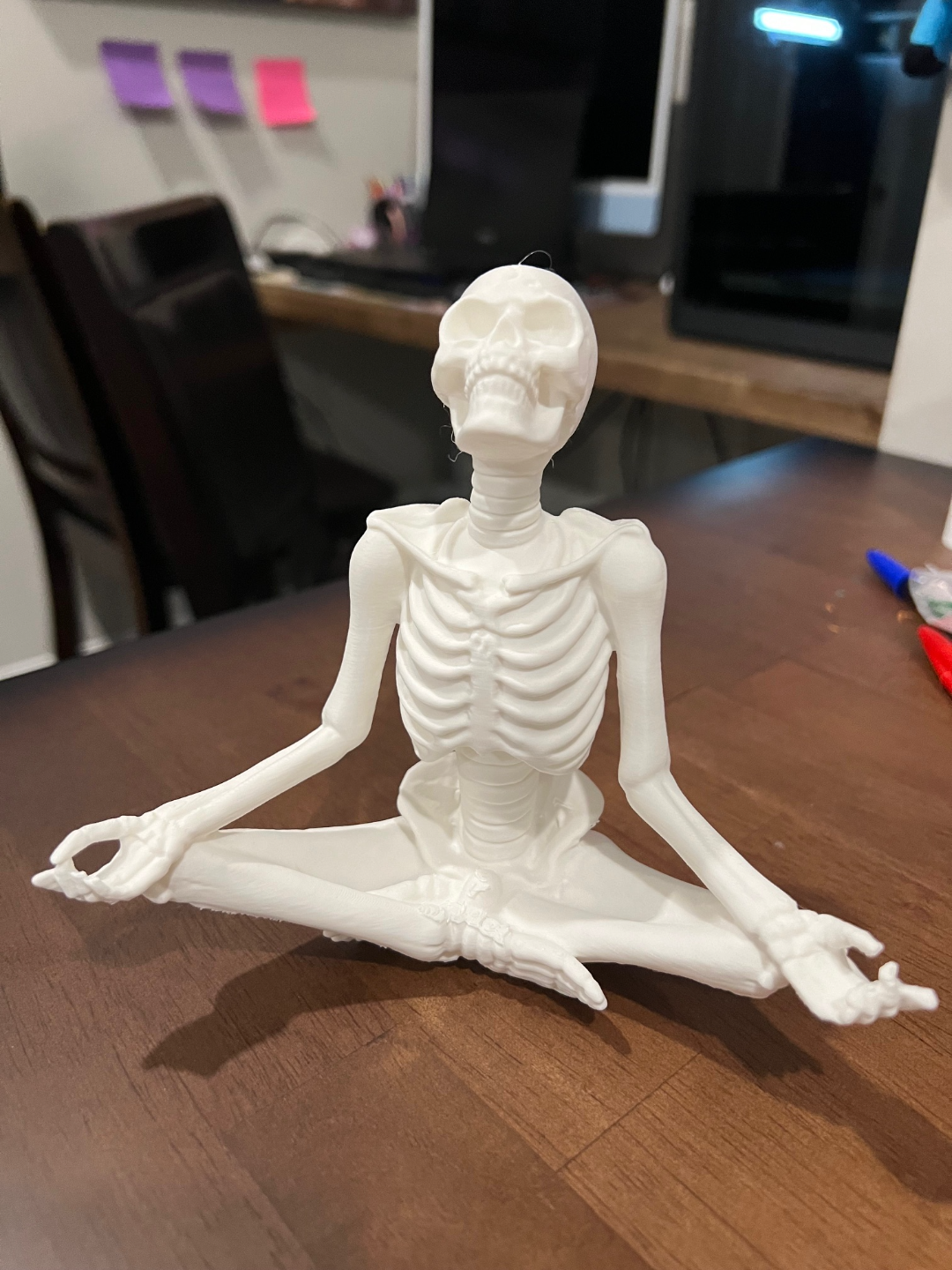 esqueleto meditando by holmes casa decoração bruxas ossos crânio feriado ioga pose 3D print model - Mito3D