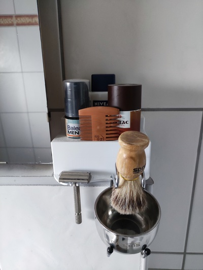 safety razor holder by samuel123 household house models shaving wetshaving 3d print model - Mito3D