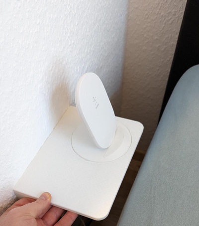 small shelf integrated notch qi charger by theduffman85 hobby & diy bedside bedsideholder bedsidephoneholder bedsidetable belkin belkinboost qicharger qiwirelesscharger 3d print model - Mito3D