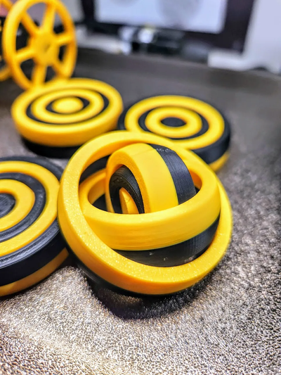 rotierend ringe spielzeug mehrfarbig geteilt by exotech spielzeuge spiele kind figet schwert kämpfen filament einfach sunlu multi farbe zappeln würfel karten 3d print model - Mito3D
