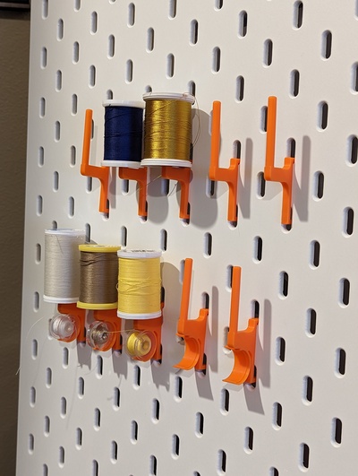 ikea skadis hilo bobina soporte remezclado by horvático herramientas organizadores coser portabobinas portahilos 3d print model - Mito3D