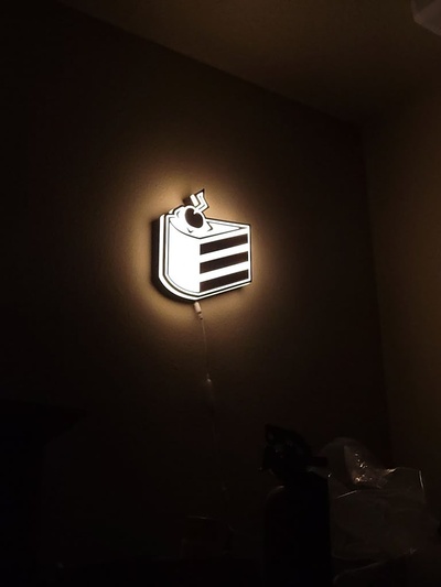 portal kuchen symbol leuchtkasten by revhazlett haushalt dekor portalgame lüge 3d print model - Mito3D
