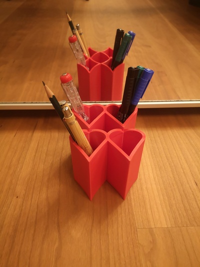 ambíguo cilindro caneta suporte corações diamantes by alex tônica 3d ferramentas organizadores porta canetas lápis ilusão óptica cartas jogar 3d print model - Mito3D