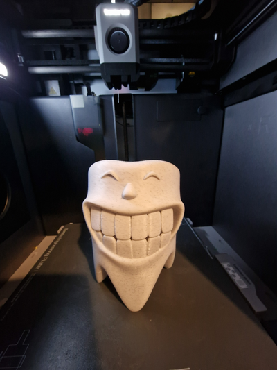 smiling tooth brush holder by pixel prints tools organizers toothbrush 3d print model - Mito3D