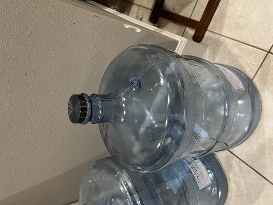 água garrafa parafuso boné by adriangarside casa modelos agua tampa rosca 3d print model - Mito3D
