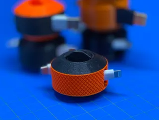 usb kabel wickler stapelbar+ mehrfarbig drucken datei geteilt by smartiks werkzeuge veranstalter kabelwickler kompakt stapelbar 3d print model - Mito3D