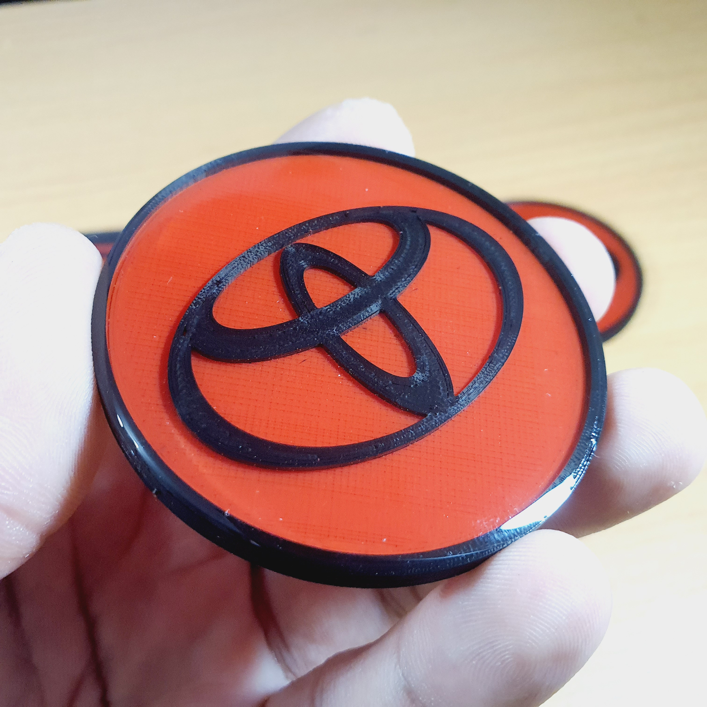 araba tekerlek şapka amblem toyota by gümrük logo 3D print model - Mito3D