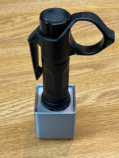 gridfinity 1x1 luz mod portátil lanterna edc remixado by pdub orar flashlightholder 3d print model - Mito3D