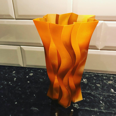 scharf vase by brithawkes kunst einfach vasemode topf 3d print model - Mito3D