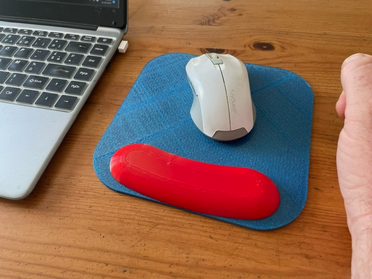 tapis souris ergonomique tampon ergo by guillaume77 ergonomie bureau equipement tpu fléchir 3d print model - Mito3D