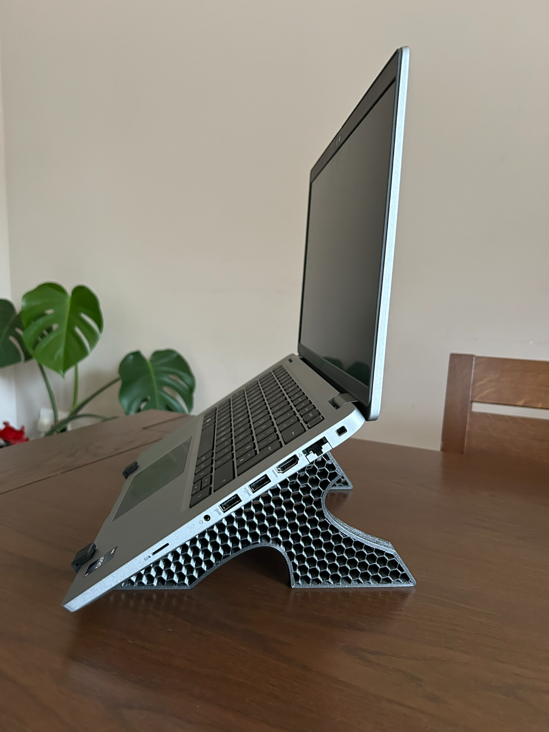 dell enlem 15 dizüstü bilgisayar ayakta durmak by tekrarlamak 5430 3D print model - Mito3D