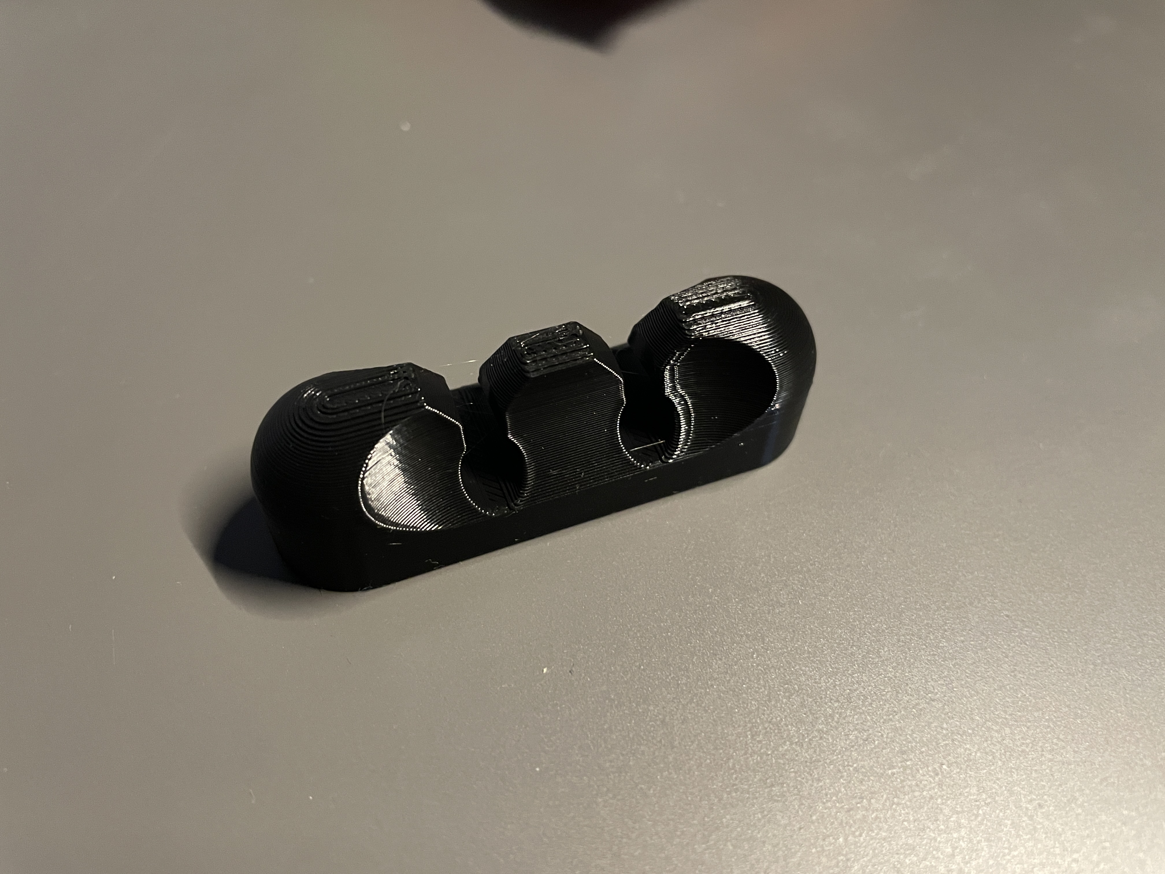 cable holder x2 remixed by von schmid 3D print model - Mito3D