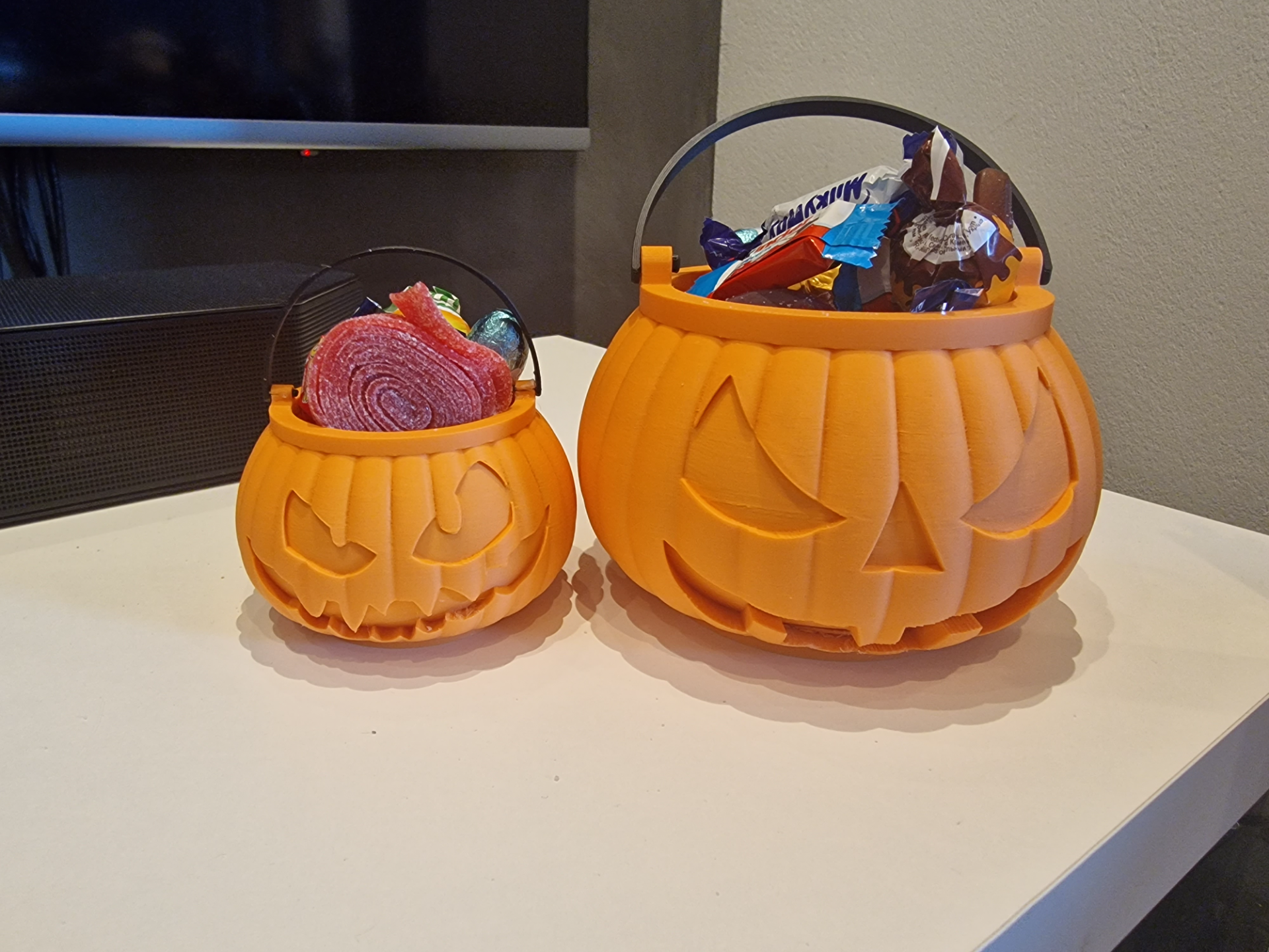 candy bucket - halloween by madness3d 2023 bowl art decor decoration jack o lantern latern jack-o'-lantern jack-o-lantern pumpkin 3D print model - Mito3D