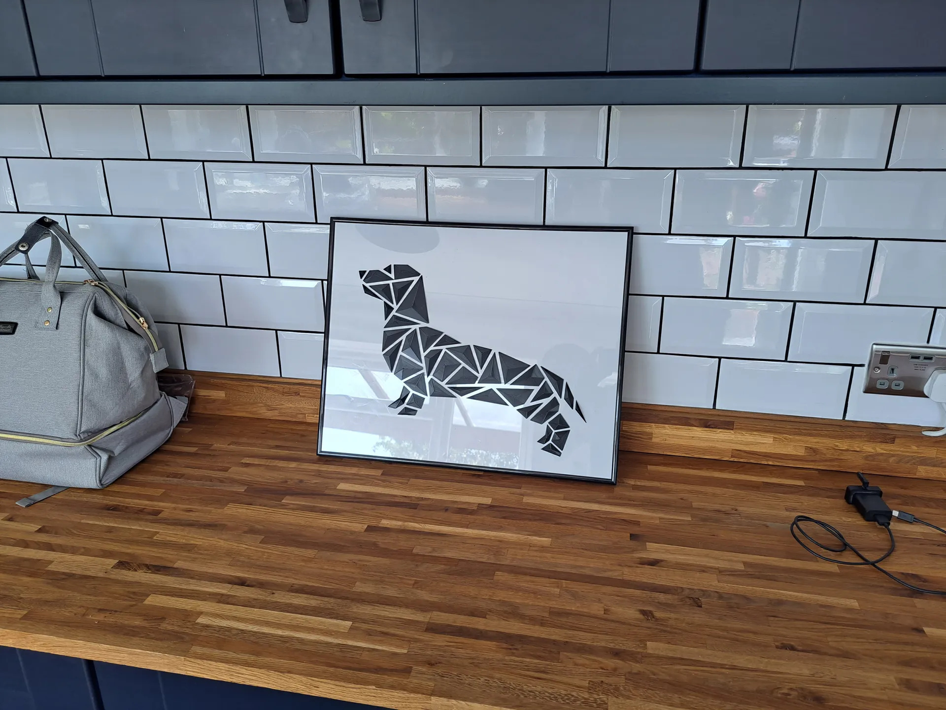 geométrico perro pared arte tejonero estilo by dgemily decoración lowpoly triángulo animal geometría escultura montaje hogar casa 2dart mural 3D print model - Mito3D