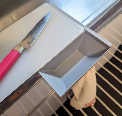 kesme yazı tahtası çöp tepsi no destekler by doğrulanmış mutfak gadget araç araçlar ayakta durmak kutusu bertaraf gıda yemek pişirme kap useful3dprints ev halkı 3d print model - Mito3D