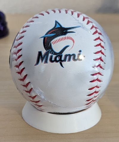 baseball in piedi piccolo grande by là espositore 3d print model - Mito3D