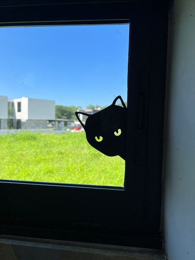 gato forma in ventana by angrelou víspera santos 2023 frio pla negro fácil impresión arte 3d print model - Mito3D