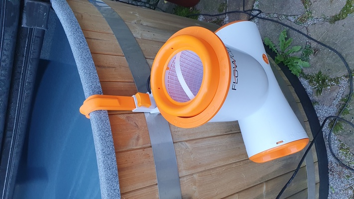 schiumatoio titolare supporto flowclear skimatico 2 in 1 by pigro acqua gancio piscina spa vasca idromassaggio miglior modo 3d print model - Mito3D