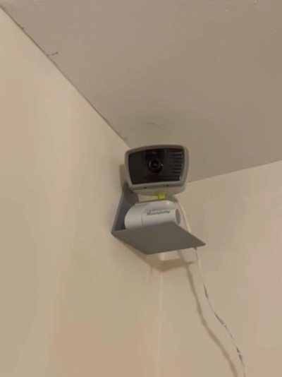 telecamera parete mensola by predicatori progetti montare wall mount cameramount bambino tenere controllo baby monitor videomount scaffale 3d print model - Mito3D
