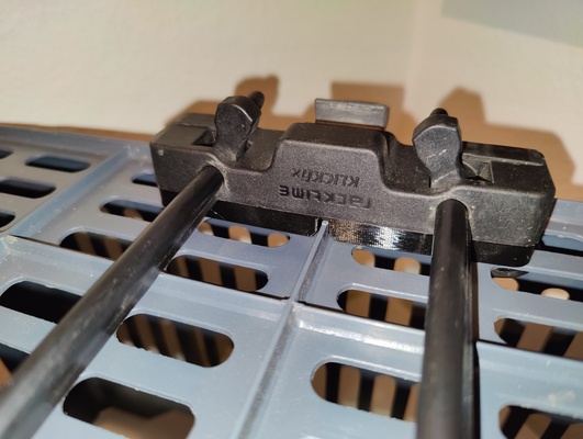 plates to mount an urban proof crate on a racktime snapit adapter by michaelq mountplate urbanproof 3d print model - Mito3D