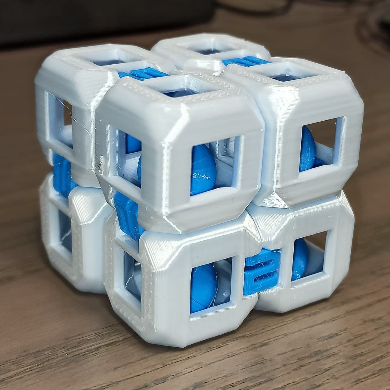 sonsuzluk küp toplar by schuetzi99 kıpır oyuncak menteşe küre fidgetcube küpü 3D print model - Mito3D