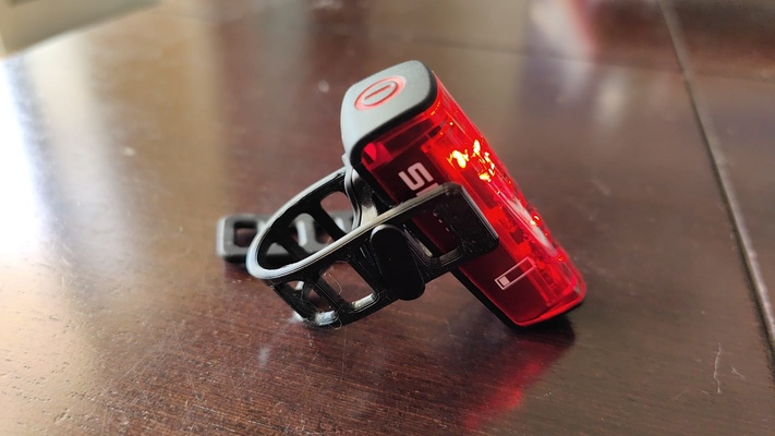 sigma arrêtez led caoutchouc bande tige selle by rêveur lumière élastique lumières sigmasport feu rouge 3d print model - Mito3D