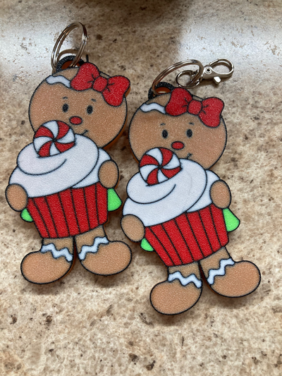 lebkuchen mädchen halten cupcake schlüsselbund or ornament by beine weihnachten urlaub winter 3d print model - Mito3D