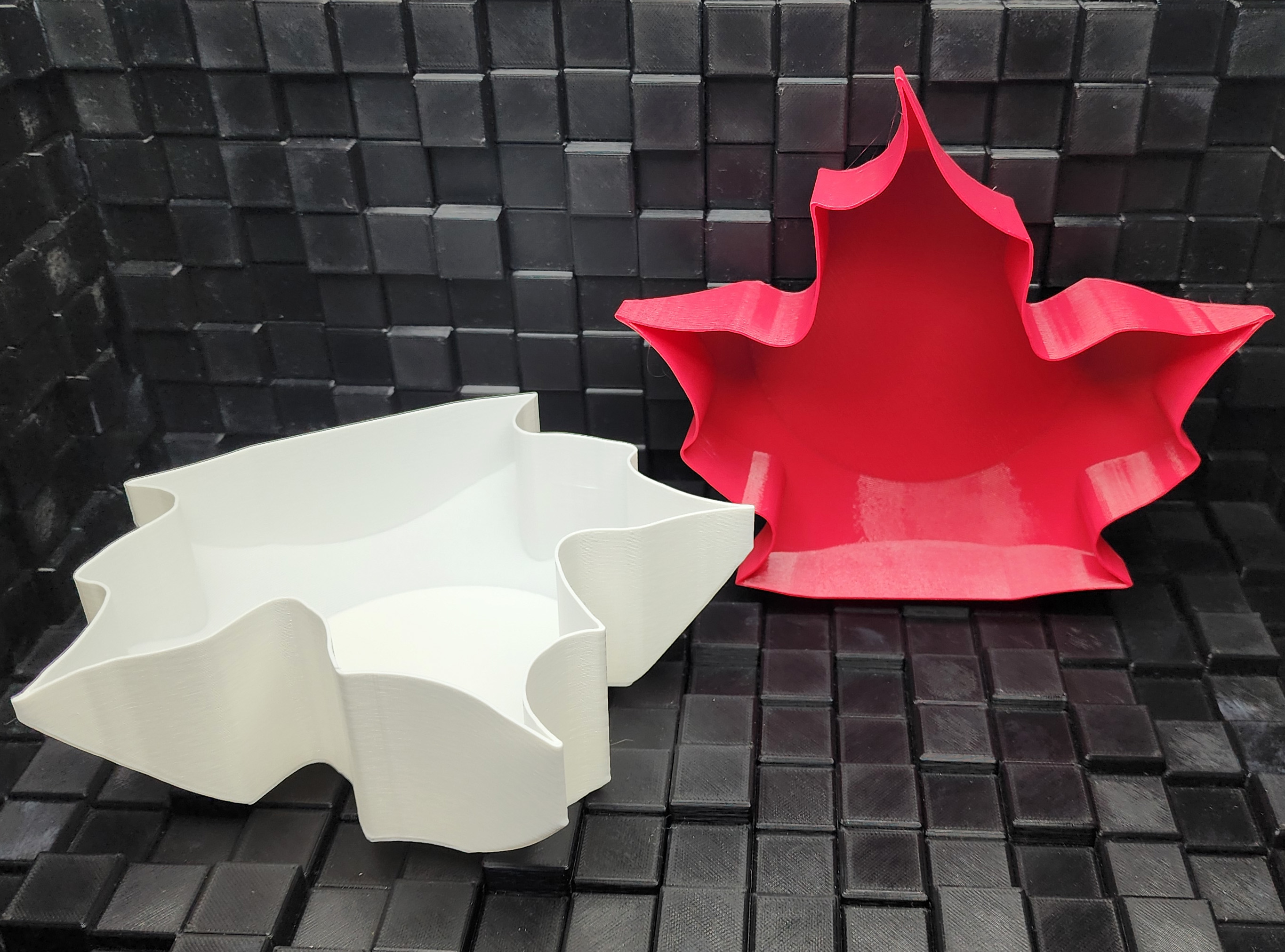 natural maple leaf bowl - vase mode remixed by triplegworkshop decoration cup organizer decor spiral storage home shape dish vasemode vases spiralvase spiralvasemode room fall holiday nature living season vasemodeprinting 3D print model - Mito3D