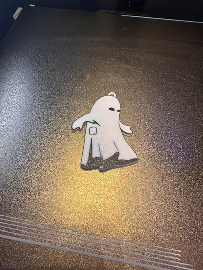 patchy ghost keychain by infinity 3d prints key chain halloween halloween2023 patch spooky multicolor ams 3d print model - Mito3D