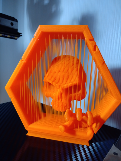 contento halloween cranio sospeso by morfaber78 arte scultura sculture pip stampa printinplace decorazione ornamentale 3d print model - Mito3D