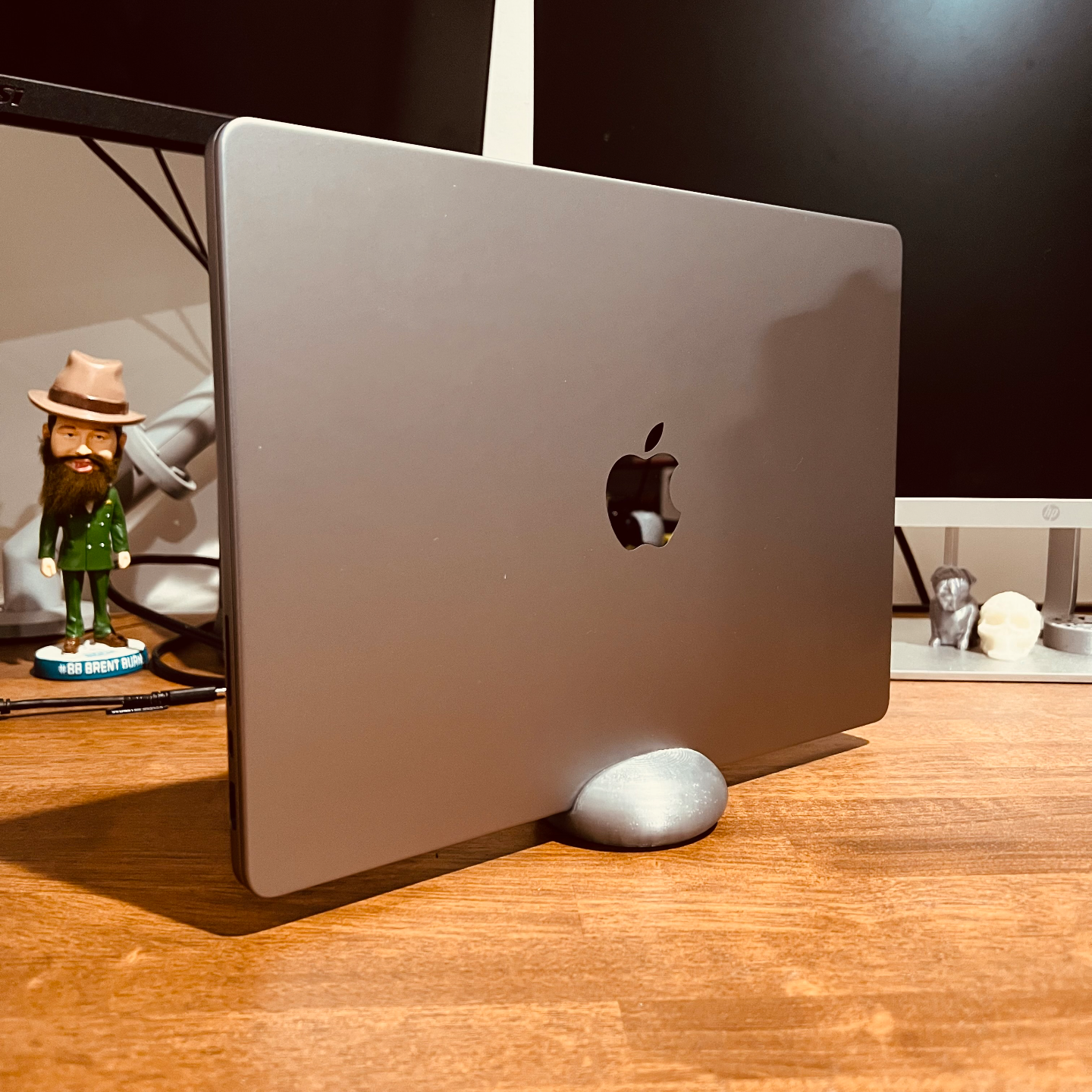 macbook pro 14 muelle 2021 by sopapermario manzana estante soporte ipad 3D print model - Mito3D