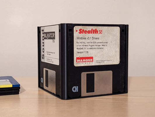 floppy disco matita titolare supporto tazza by ken mulini domestico ufficio portamatite 3d print model - Mito3D