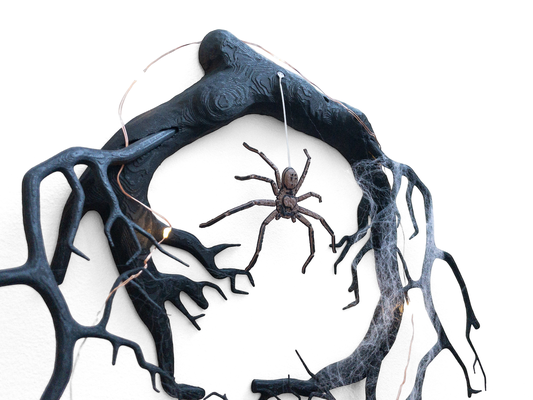 australien chasseur araignée halloween couronne ornement by shane batterie ménage festivités 3d print model - Mito3D