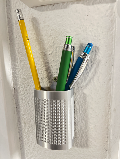 stylo crayon titulaire mur montable by ozbutcher78 ménage bureau soutien décor organisateur récipient 3d print model - Mito3D