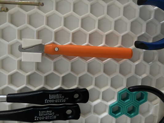 débrouiller lame titulaire soutien hsw by danibautistafernandez outils outil couteau mur stockage nid 39 abeille lames floutage 3d print model - Mito3D