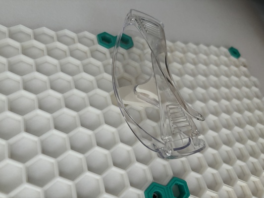 remix of sicherheit brille halter unterstützung bienenwabe lager mauer dicker brücke neu gemischt by danibautistafernandez werkzeuge schutzbrille wabenspeicherwand hsw 3d print model - Mito3D
