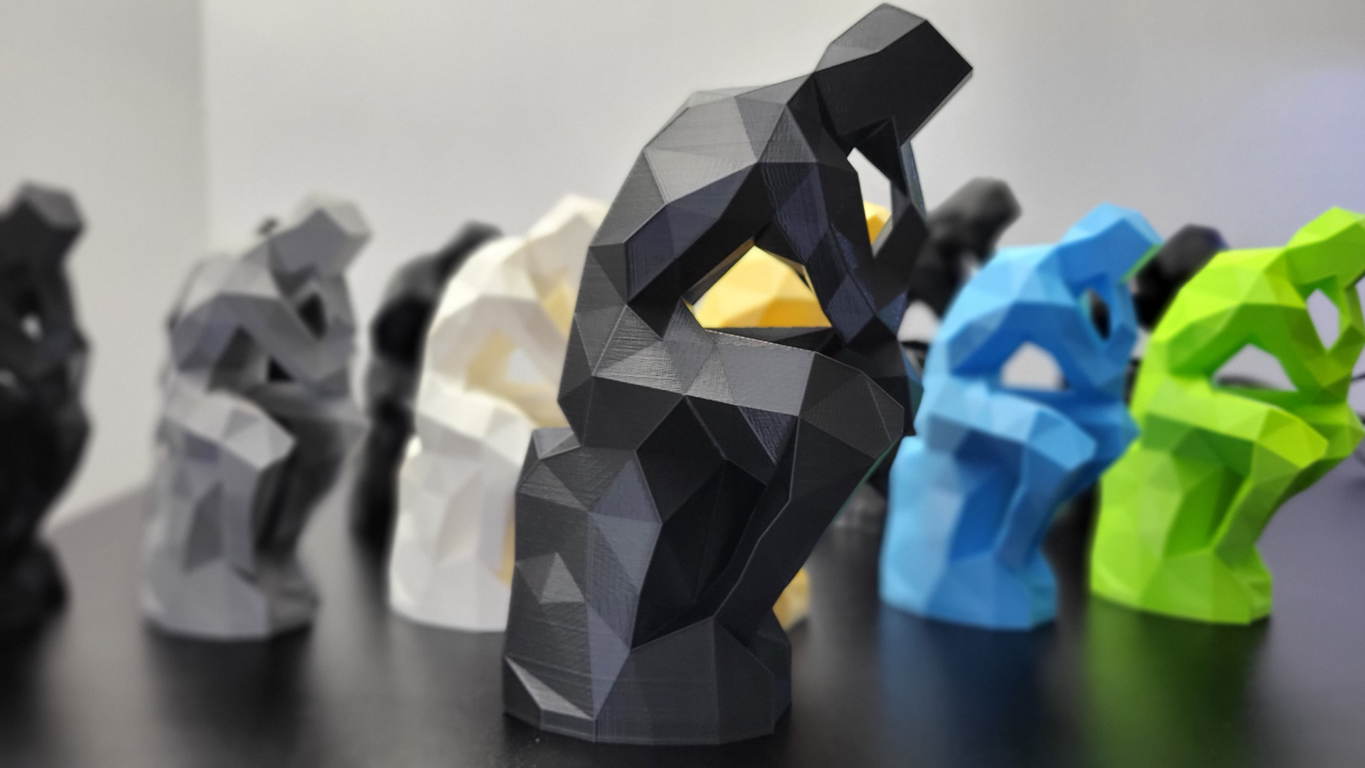 thinker lowpoly v5 by vahşi oyuncaklar oyunlar karakterler düşünen heykel 3D print model - Mito3D