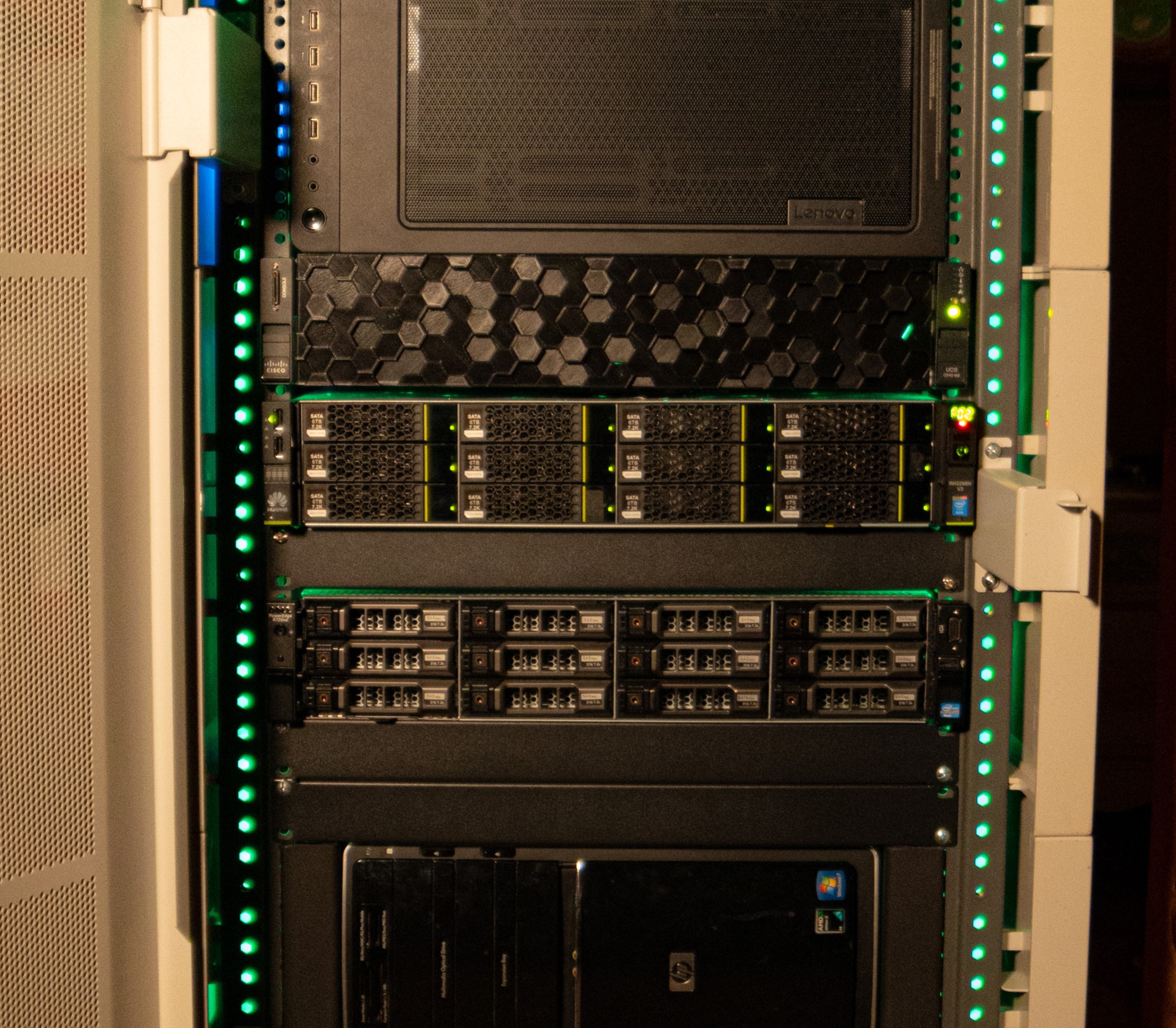 gesicht panel 2u cisco server by stranger2 0 werkzeuge gadgets frontblende frontplatte lünette vorderseite sff c240 3D print model - Mito3D