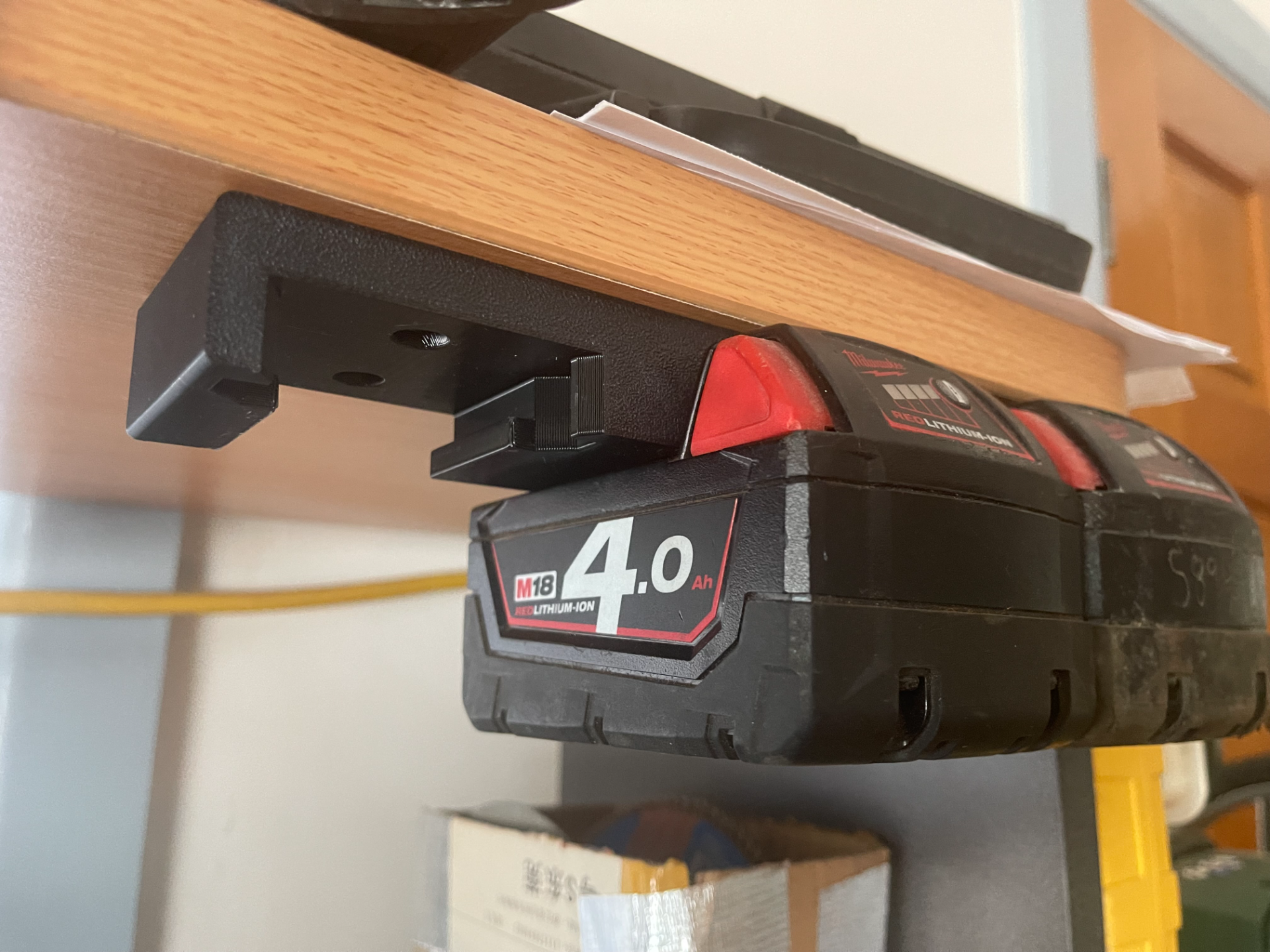 milwaukee m18 batteria titolare supporto by thomaskelvinlin utensili macchina 3D print model - Mito3D