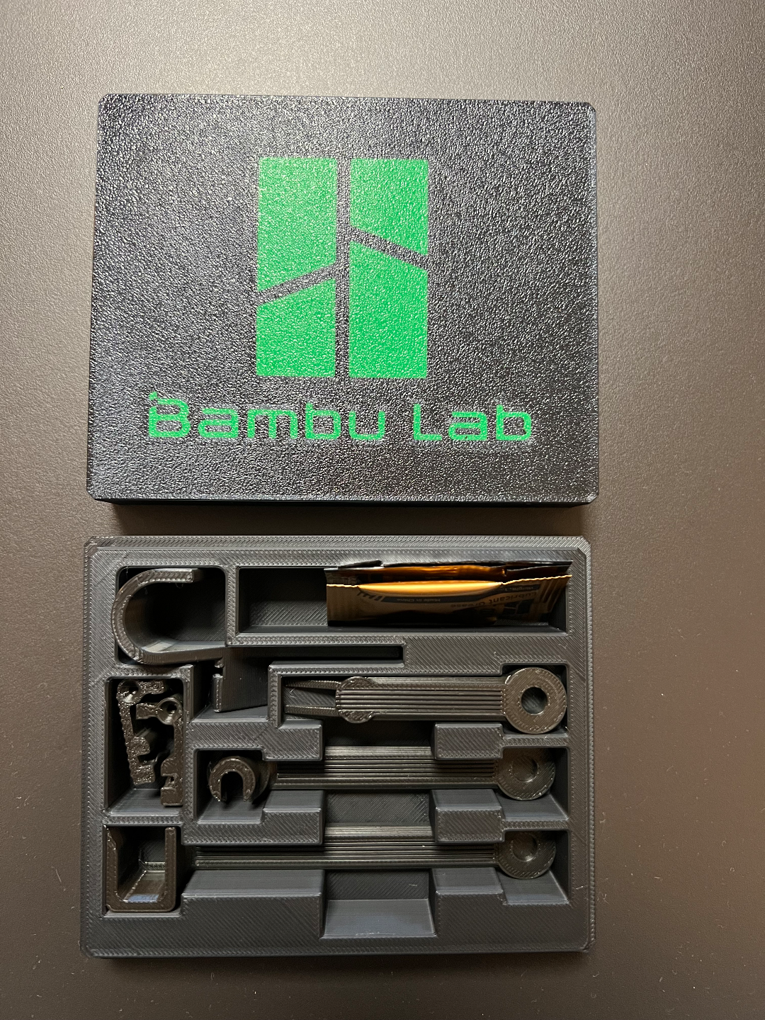 bambu laboratuar araçlar aksesuarlar kutu by ocak 3d yazıcı bambulab x1c x1carbon p1s p1p depolama sistemi 3dprinter 3dprint araç sökücü faydalı iplik gres bakım kolay renk yazdır 3ddesign sahip olmalı küçük kutu ptfe klips bağlantıyı kesmek ayarlamak durum kılıf 3D print model - Mito3D