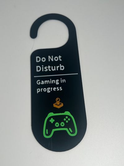 do disturb door hanger - gaming in progress by miles3d art 2d gamer 3d print model - Mito3D