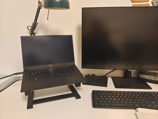 computer portatile in piedi by nicola domestico ufficio porta taccuino titolare supporto scrivania accessori casa 3d print model - Mito3D