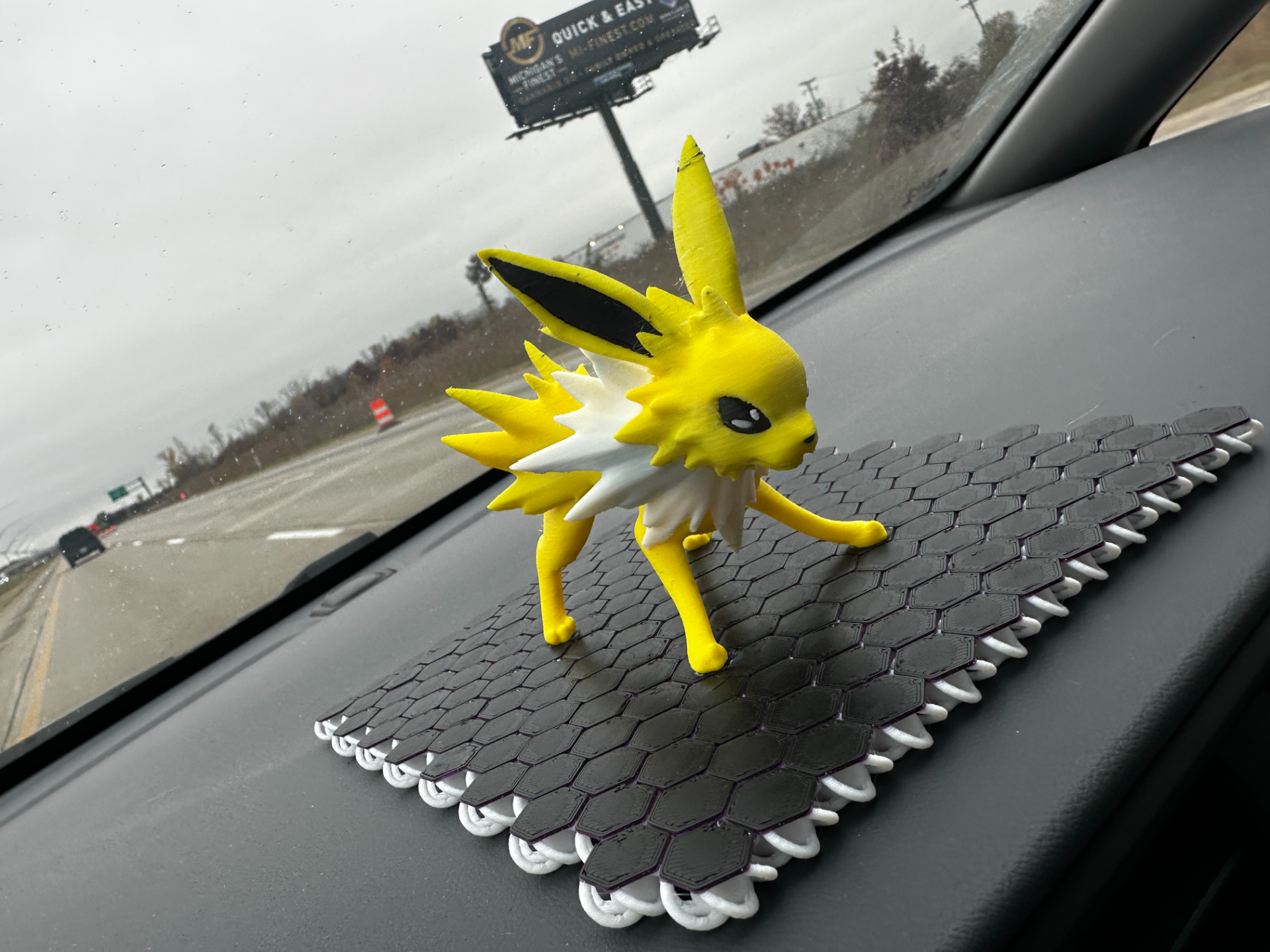 pokémon jolteon multi couleur by tour jouets jeux personnages nintendo jeu freak vidéo 3D print model - Mito3D