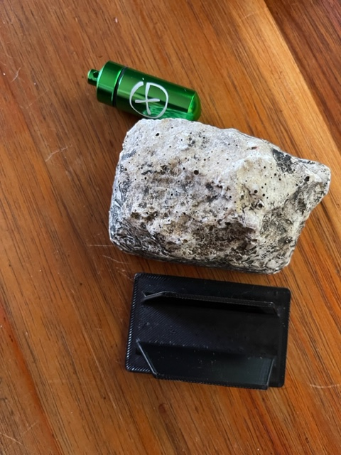 fake rock keyhide replacement base by becknmonts hobby & diy geocaching geocache fakerock 3D print model - Mito3D